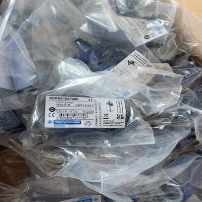 （请询价）XCKN2102P20C限位开关，议价