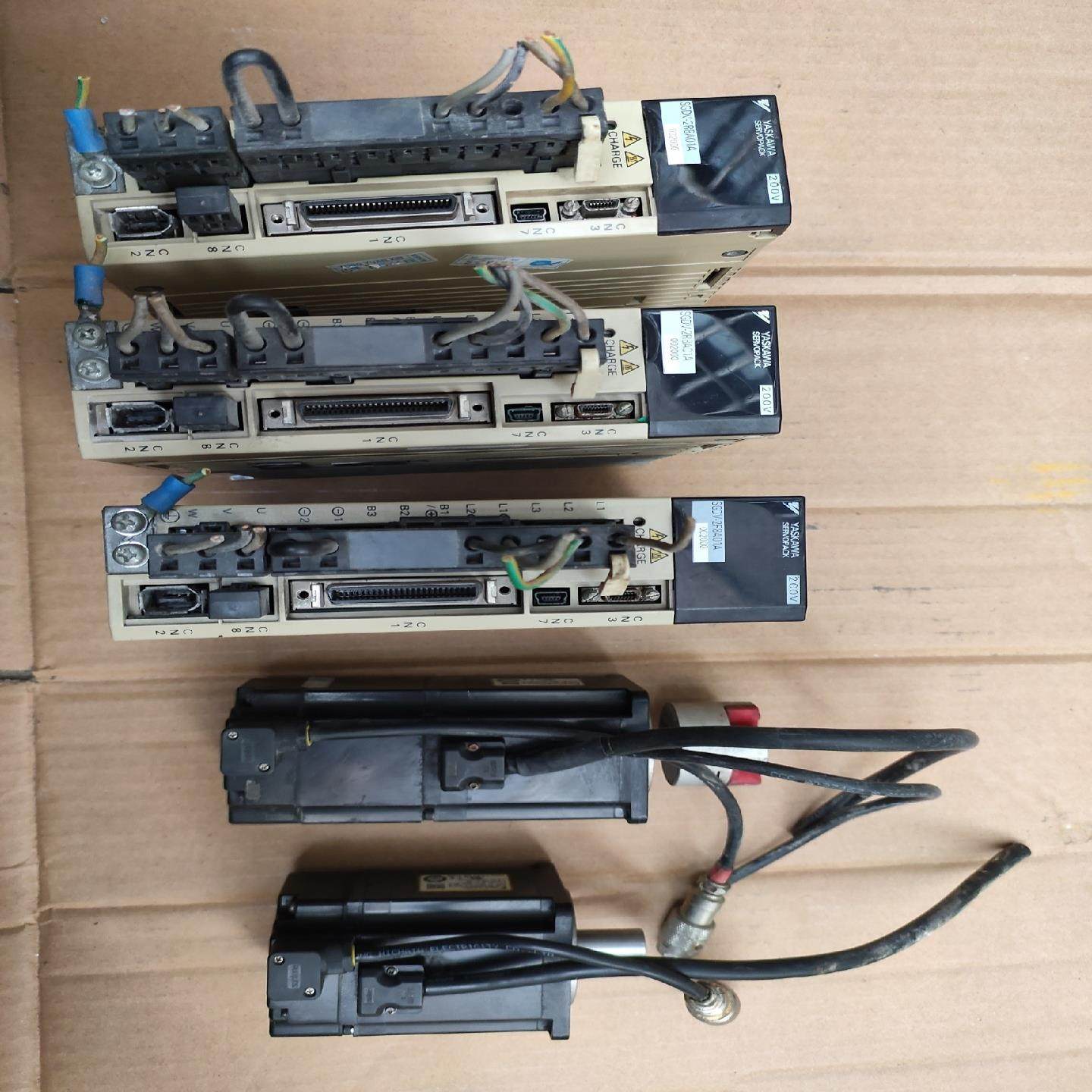 安川伺服驱动器SGDV-2R8A01A002000（3台）3