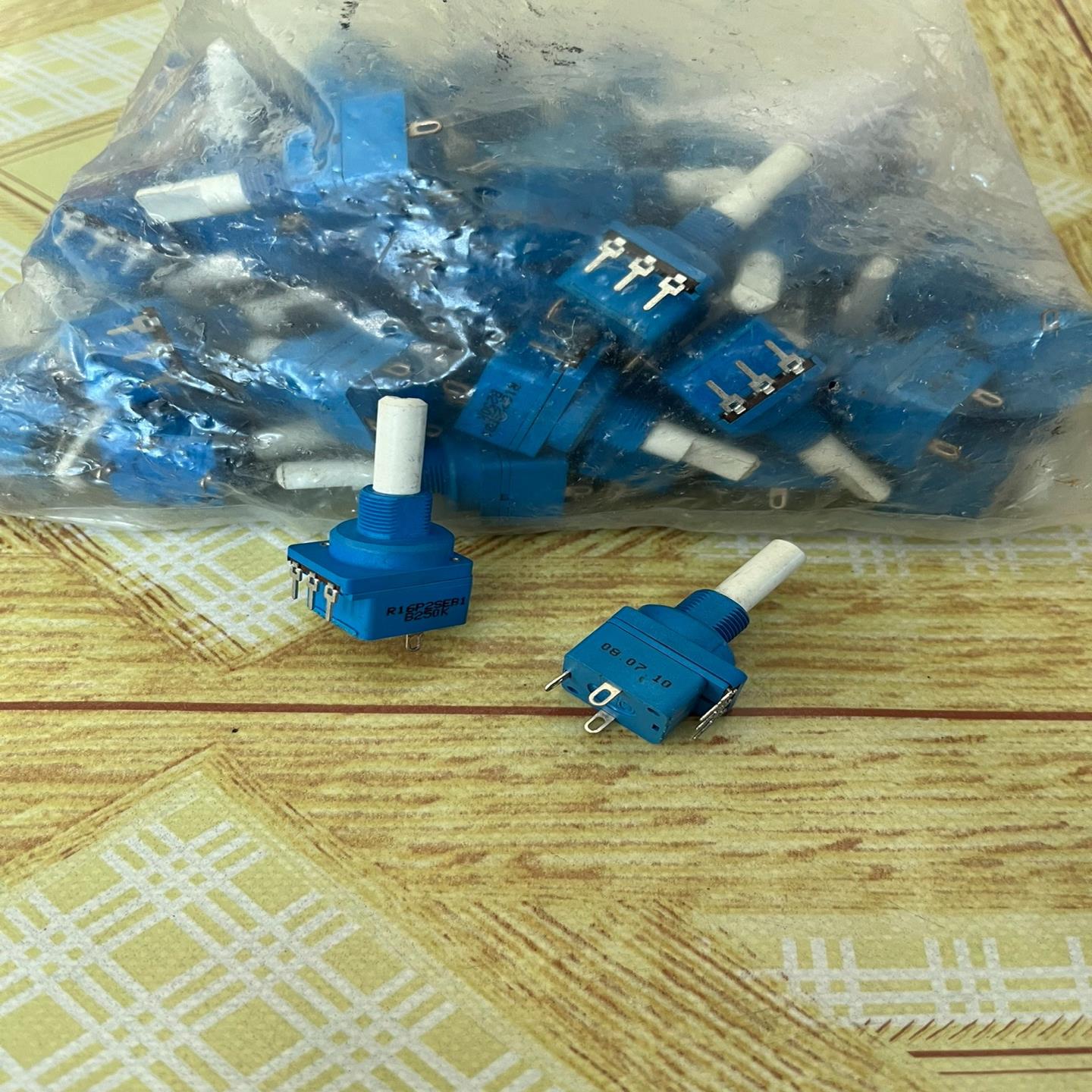清仓处理！！电位器  R16P2SEB1 B250K 电
