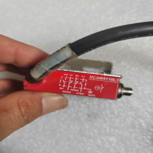 【荣强工控】二手施耐德XCSM4110L1行程开关