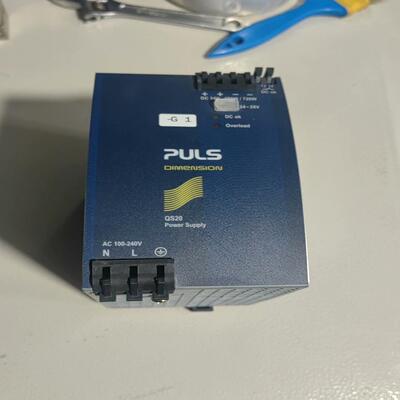 普尔世轨道开关电源：QS20.481。，成色如图，二