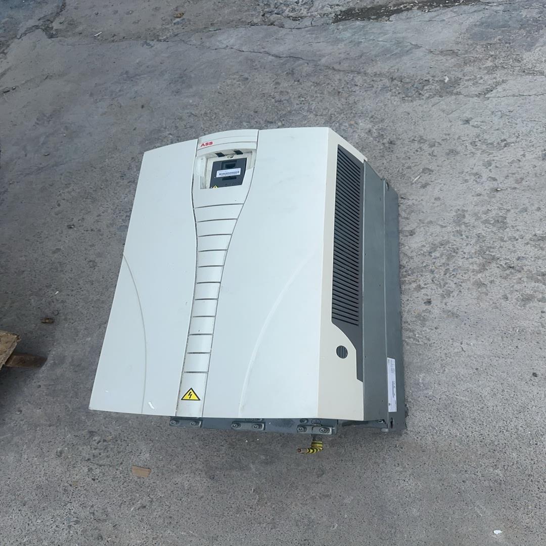 变频器110KW/ACS550-01-195A-4实物