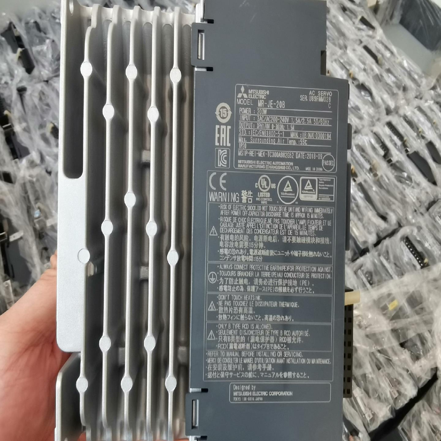 三菱伺服电机JE系列200W总线套装，MR-JE-2