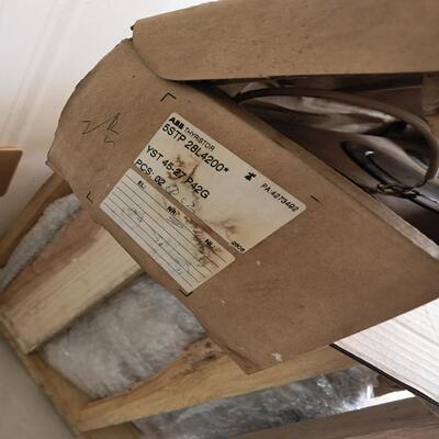 （请询价）5STP28L4200  老年份带包装  只有两只议价