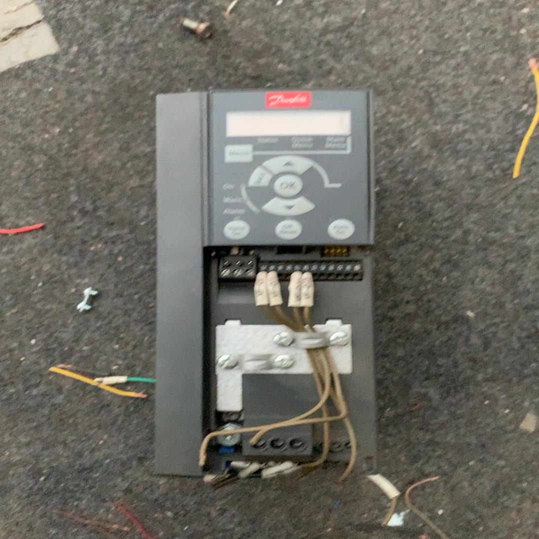 丹福斯。FC-051P.     3千瓦变频器。要的速度联系