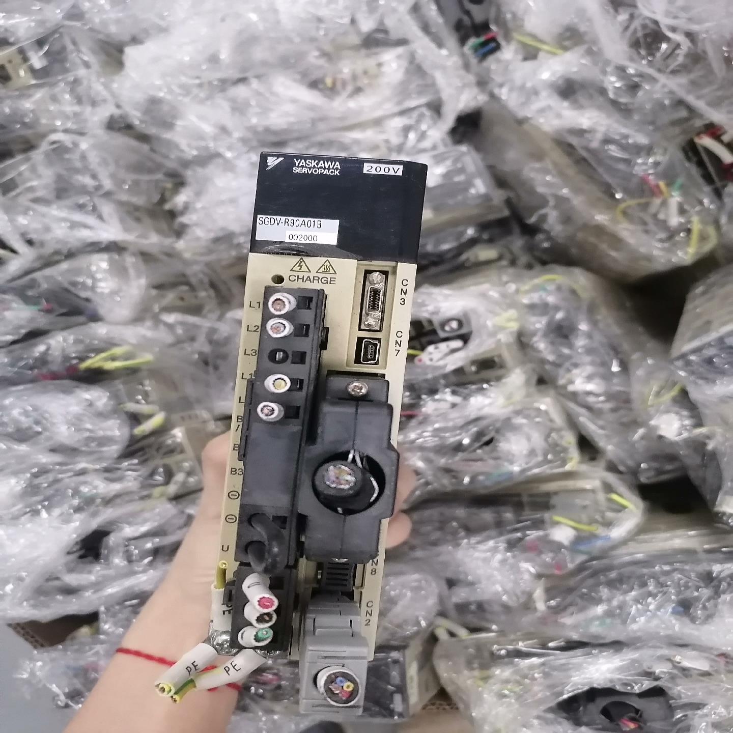 现货安川驱动器SGDV-R90A01B002000SGDV-R