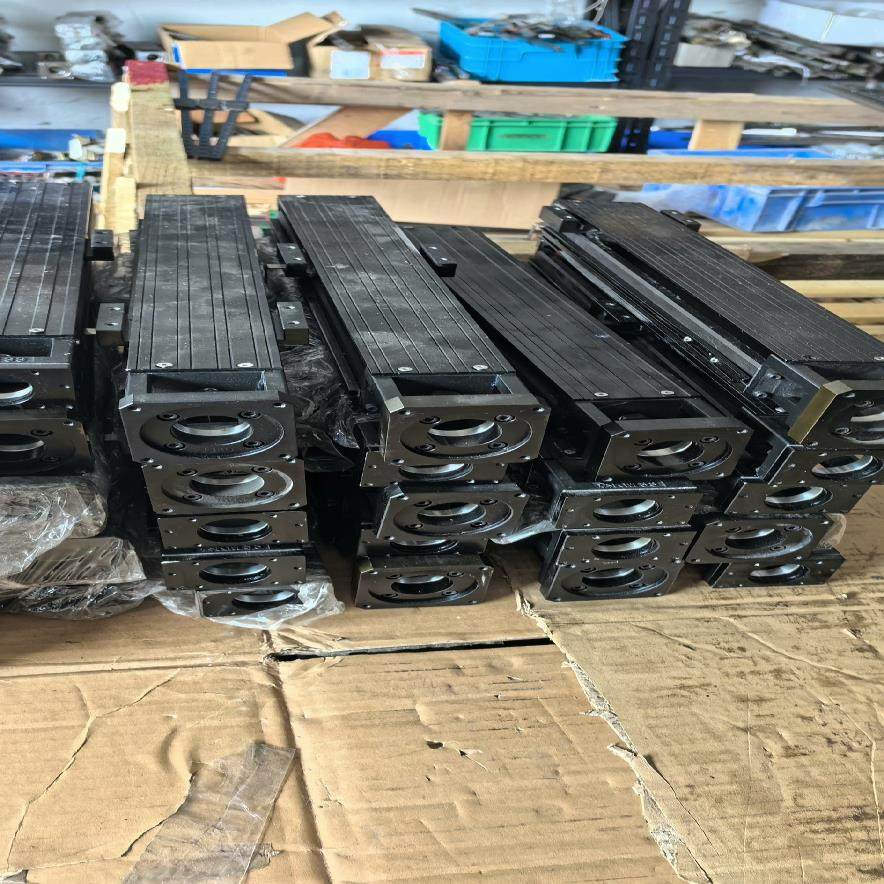 银泰模组KM3310总长度分别为570-470，有效