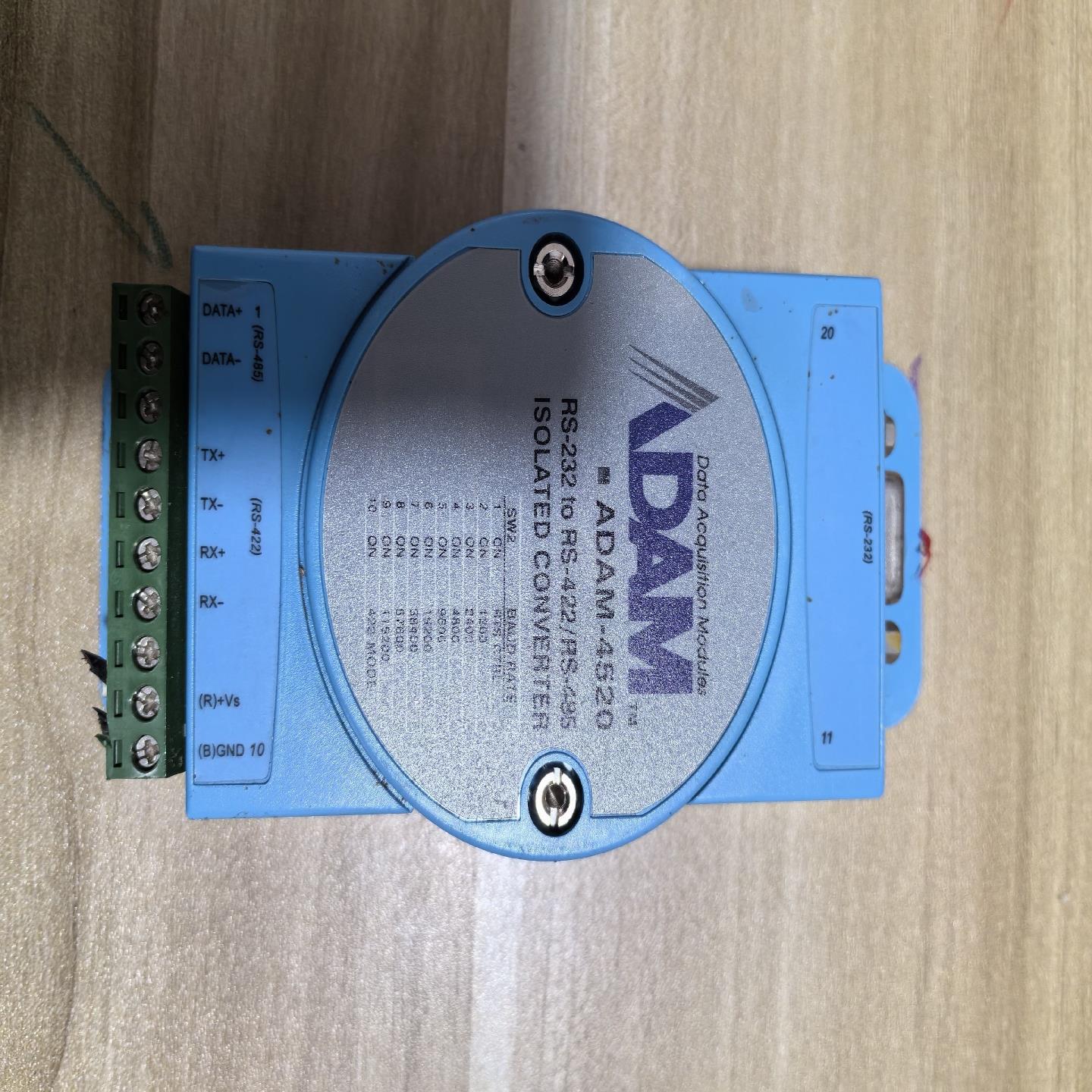 ADAM-4520，研华模拟量输出模块。实图拍摄