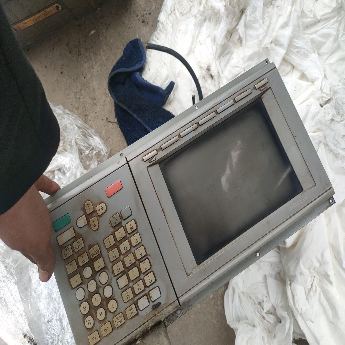 三菱MDT962B-4A       黄屏CRT,成色实图'