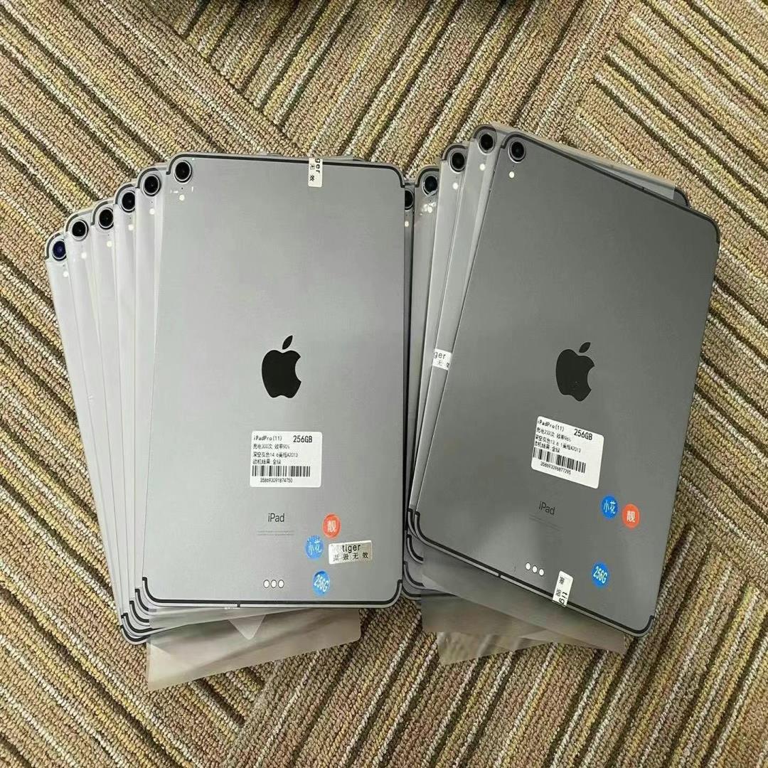（）2018款iPad Pro11寸三代256 4g插卡版，黑白