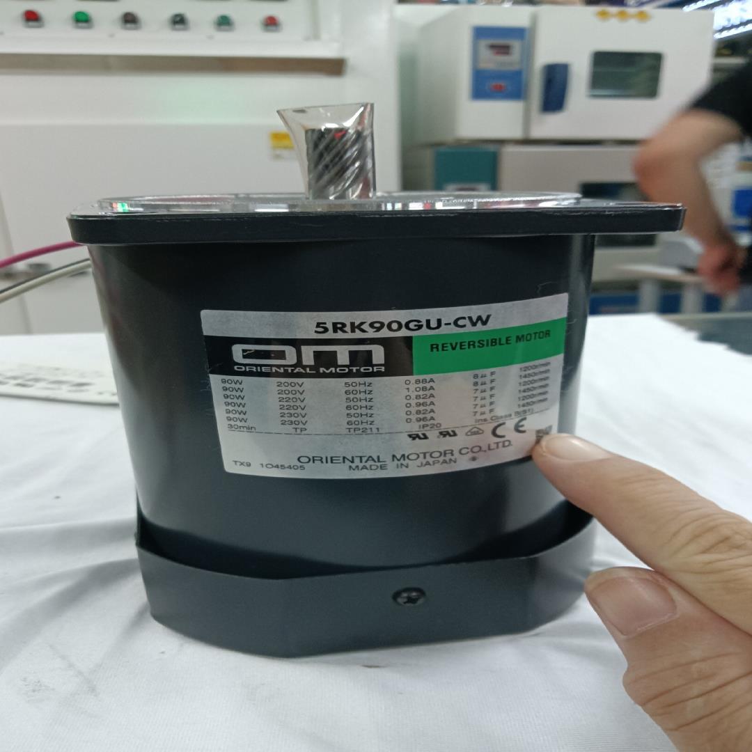 全新日本东方马达   5RK90GU一CWE   电压200