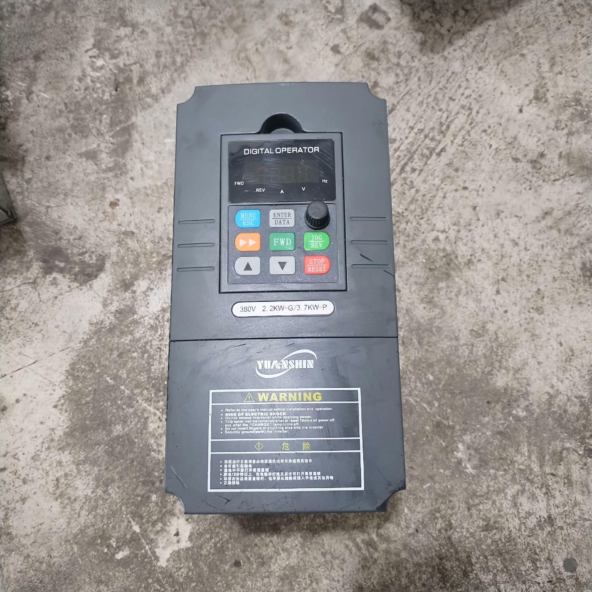 源信变频器，2.2KWG/3.7KWP 380V