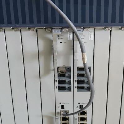 出台拆机中兴C600     双电源 双SFUB主控，轻微划