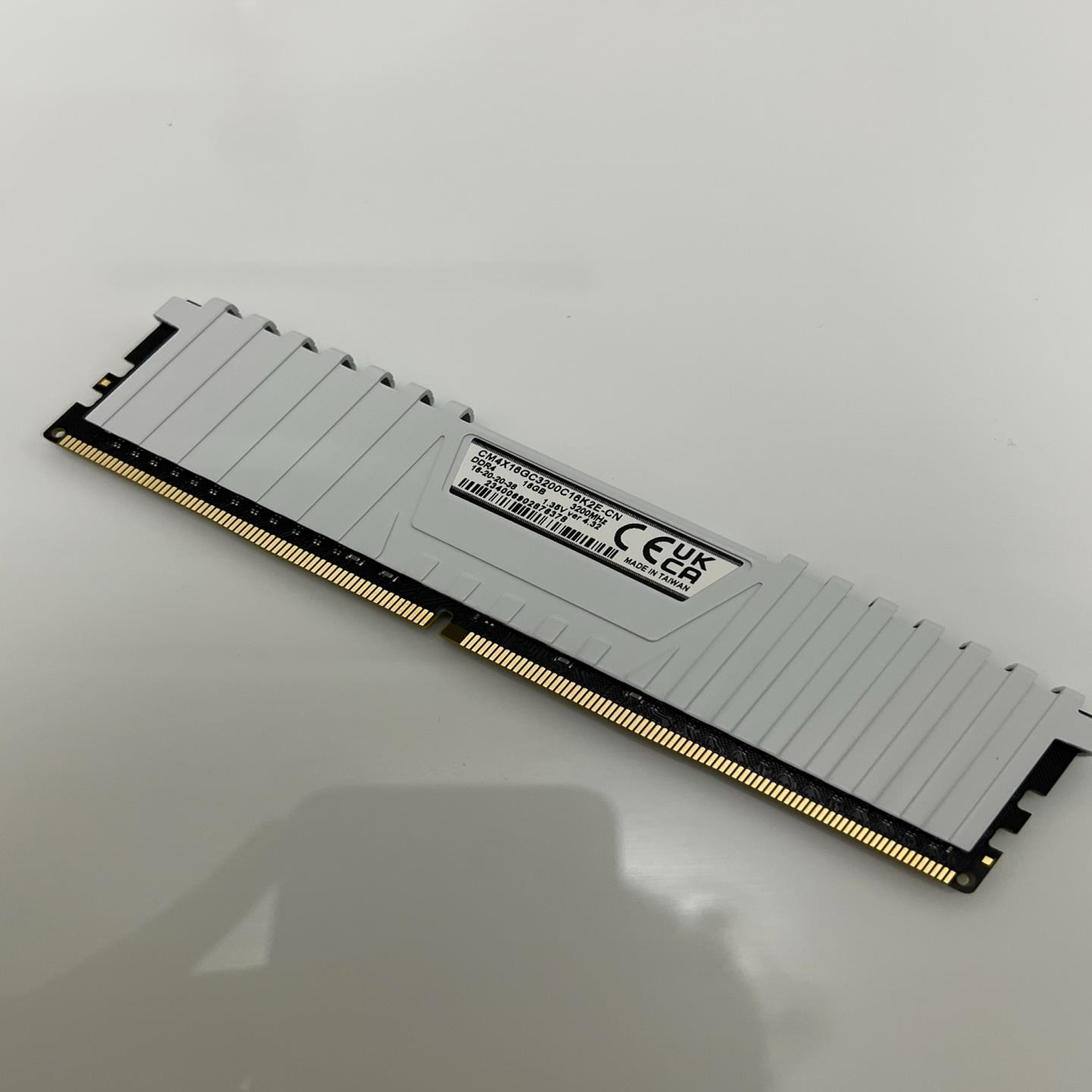 （）海盗船 白色16g3200 DDR4全新原装内存，有100条