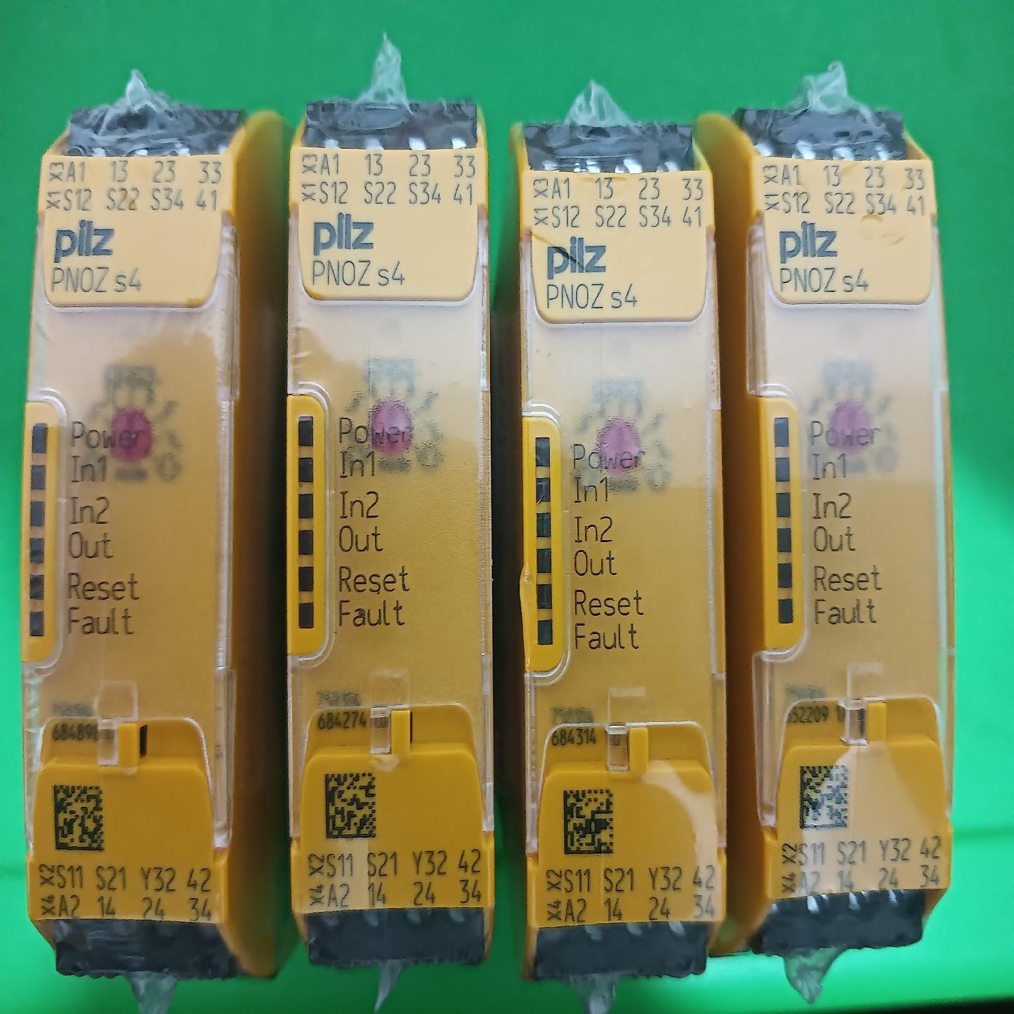 （议价）PILZ  PNOZ S4 24VDC 750104 安全继