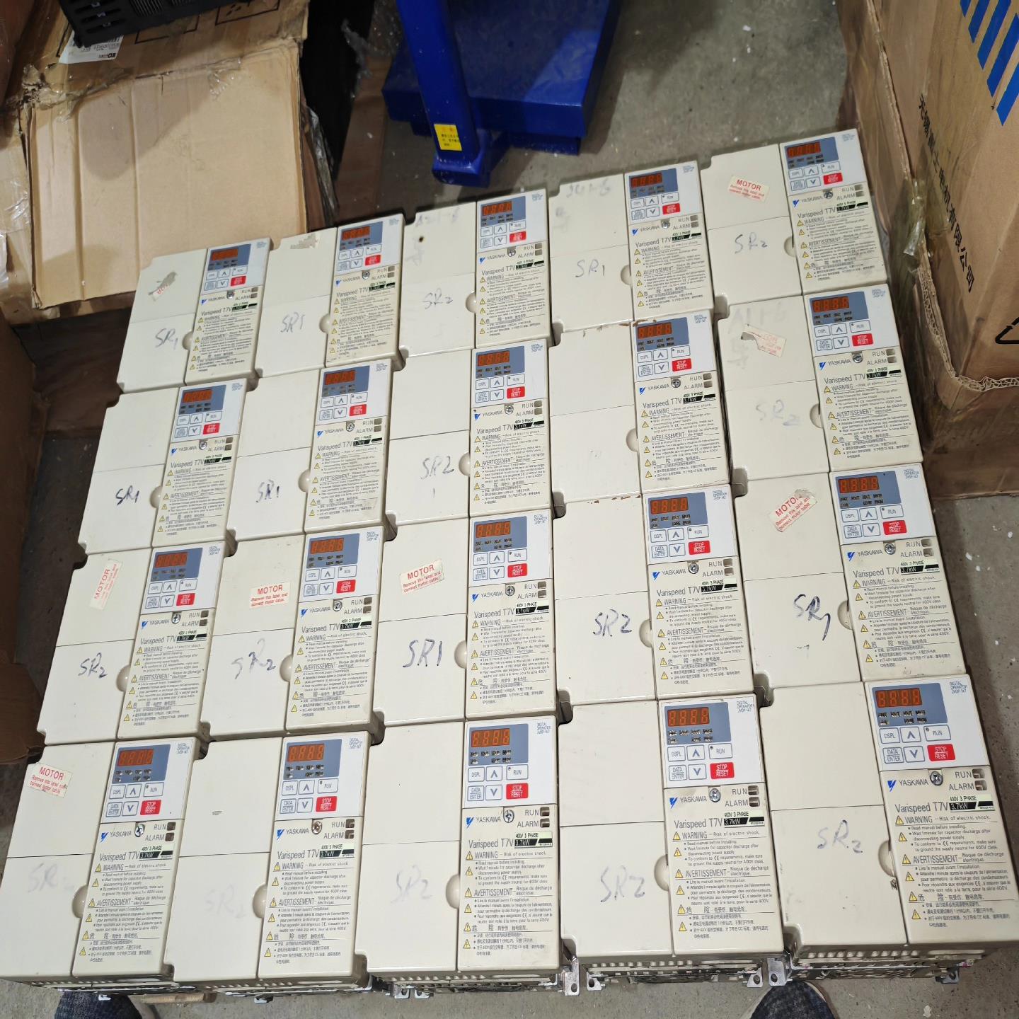 安川变频器V7CJ43P7九成新安川V7系列3.7kw变频器