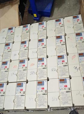 安川变频器V7CJ43P7九成新安川V7系列3.7kw变频器