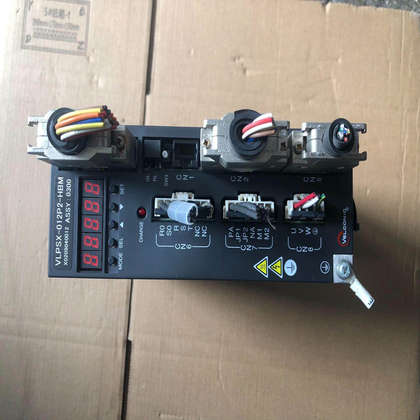 {雅致机械商行}东荣驱动器VLPSX－012P2－HBM500W成色如图