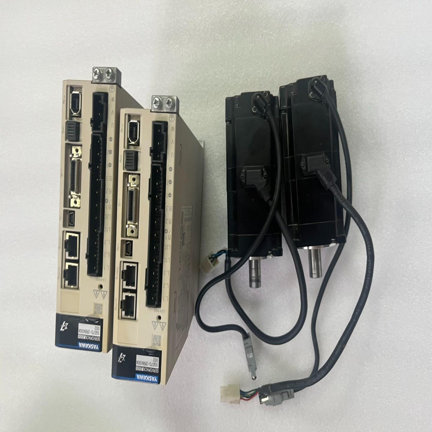 SGD7S-2R8A30A安川七系400瓦M3总线带