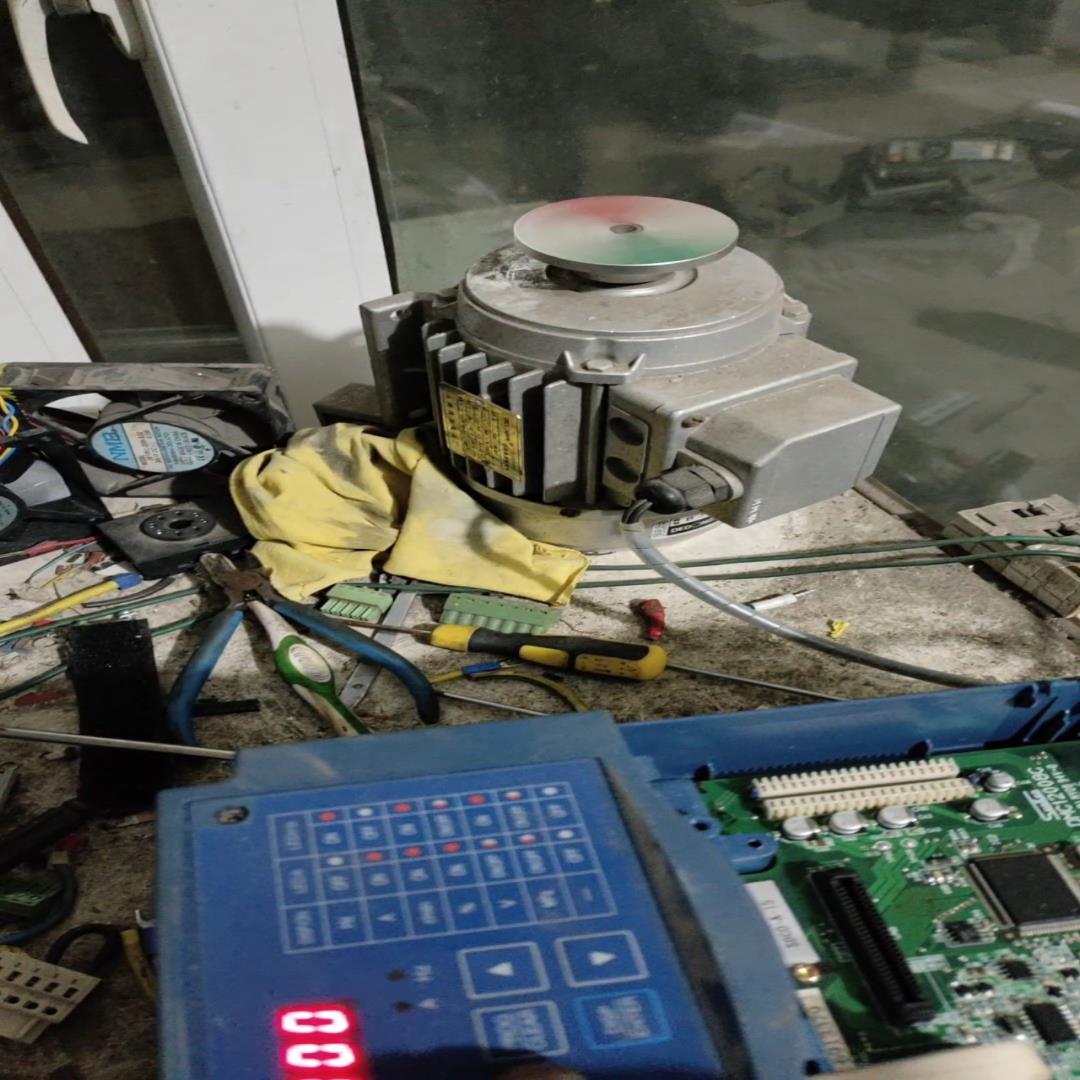 三垦SPF-4.0K变频器4KW380V功能正常 ，