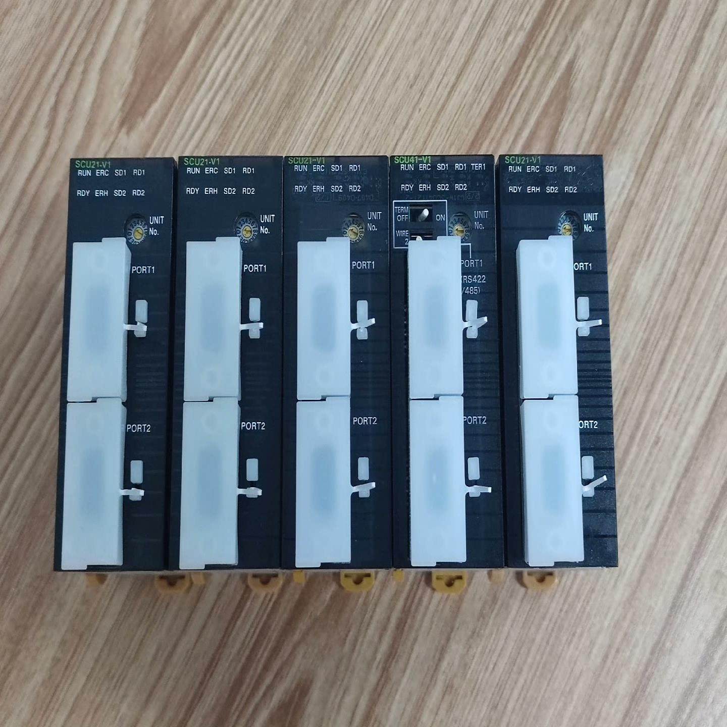 CJ1W-SCU21-V1，4台，