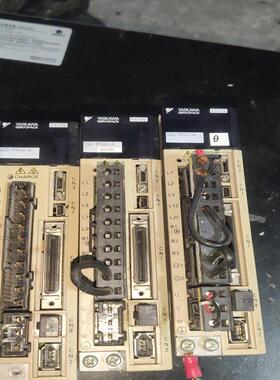 安川驱动器SGDV-R90A01A，两台
