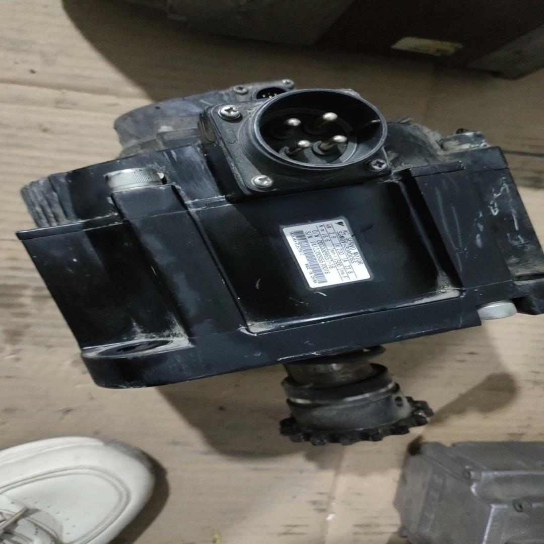 安川电机机SGMGV-30ADC6S，件功能正常。成色新