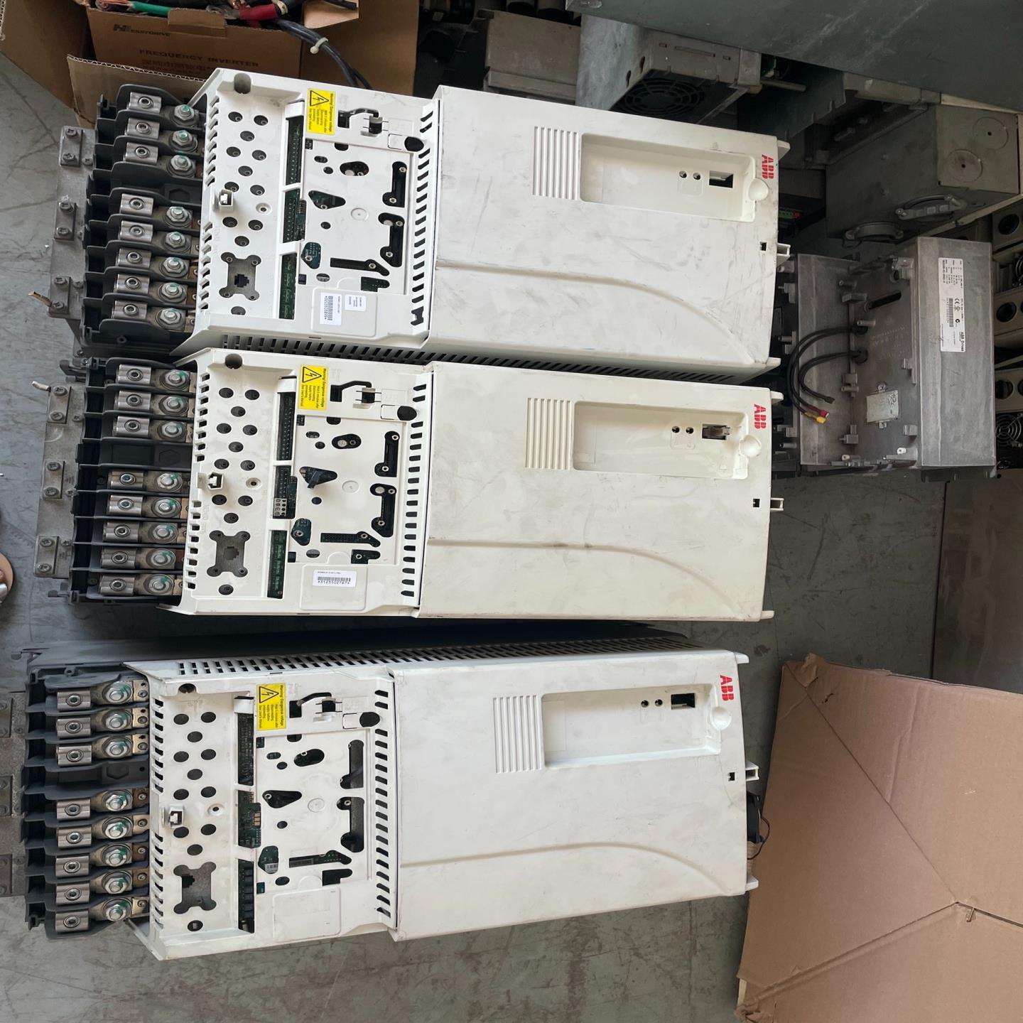 变频器ACS800-04-0120-3P901测试好