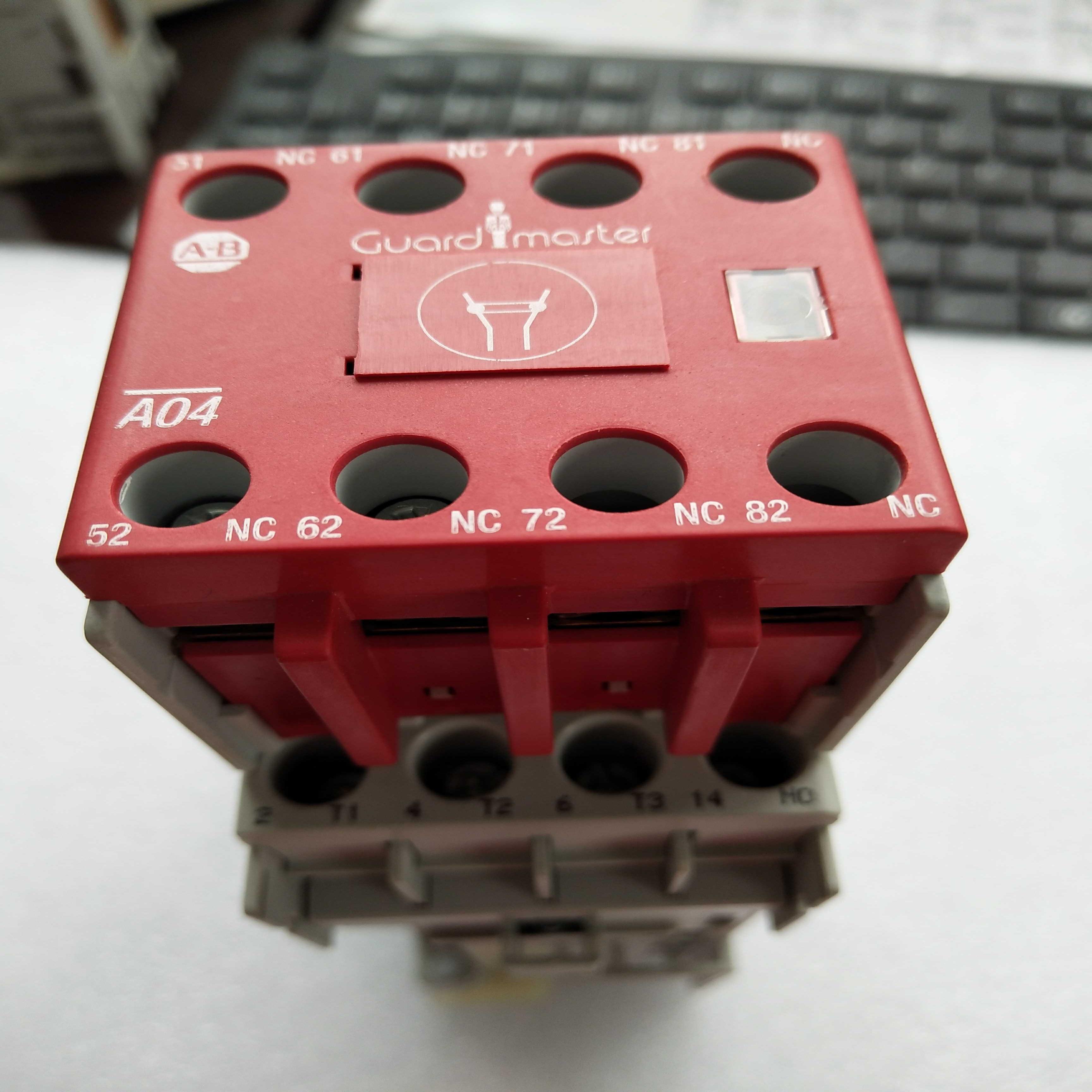 100-C23D*10 24VDC 100S-C23DJ14C 100S-F 带4NC触点接触器议价