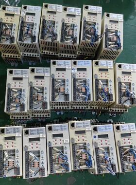 伦茨变频器E84AVBCE3714CXO  0.37KW 3