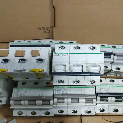 IK60N C 20A 3P 小型断路器 空气开关，