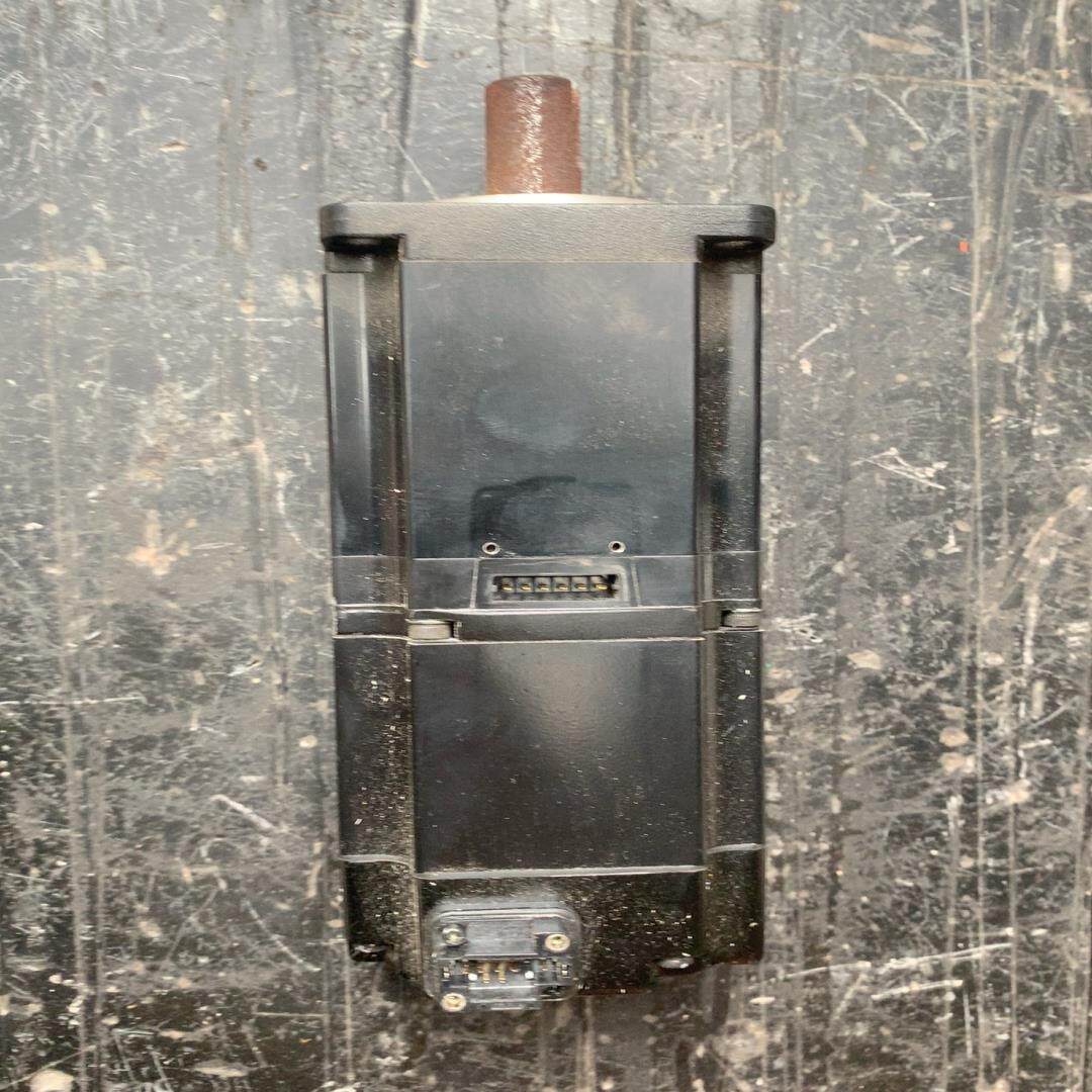 安川电机SGMJV-04A3A6C成色好，沒怎么用（憨憨电子）