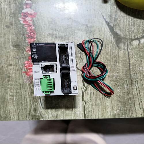 议~FX5UC-32MT/D，实物拍摄，功能包好，电源线齐全，标