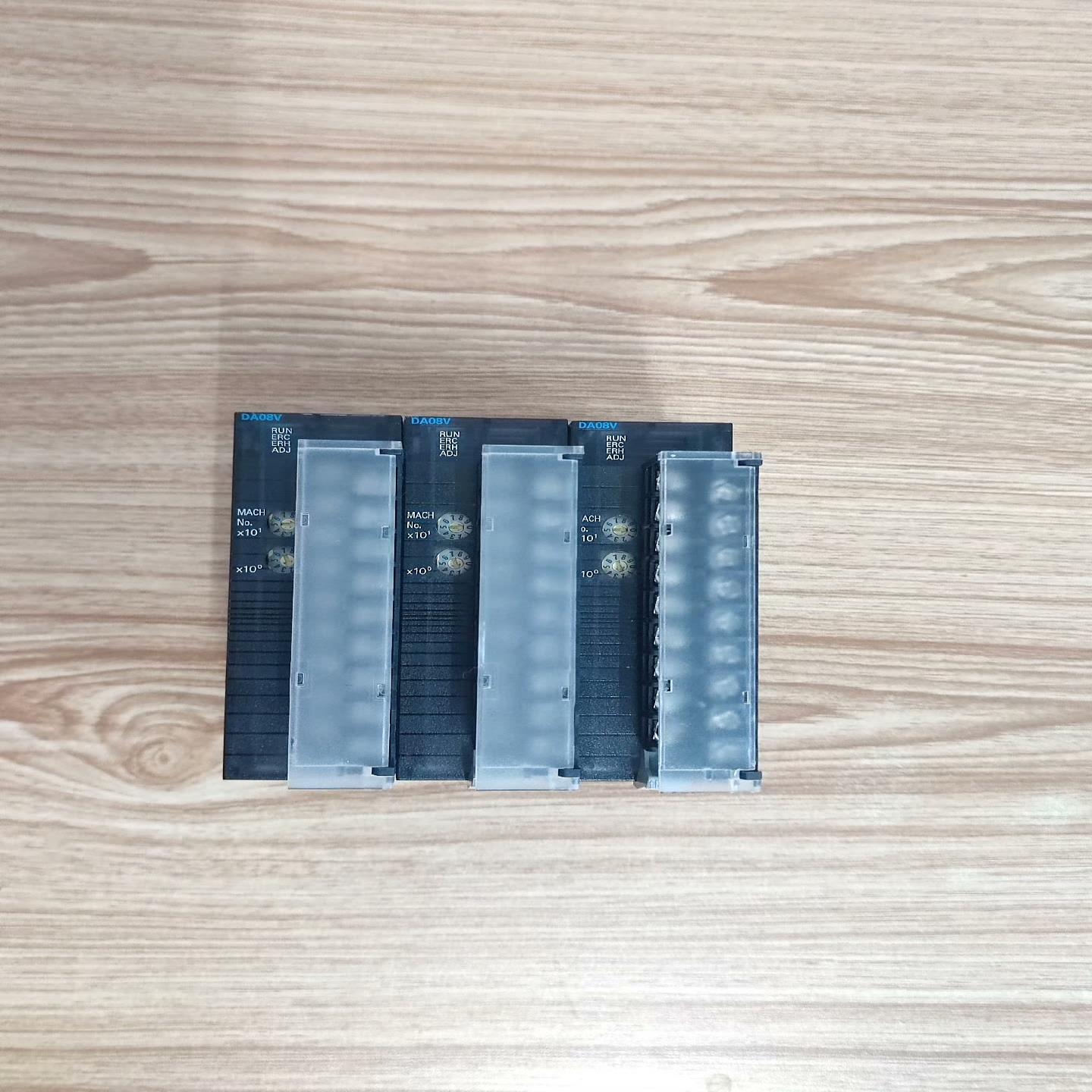 CJ1W-DA08V，3台，450/台