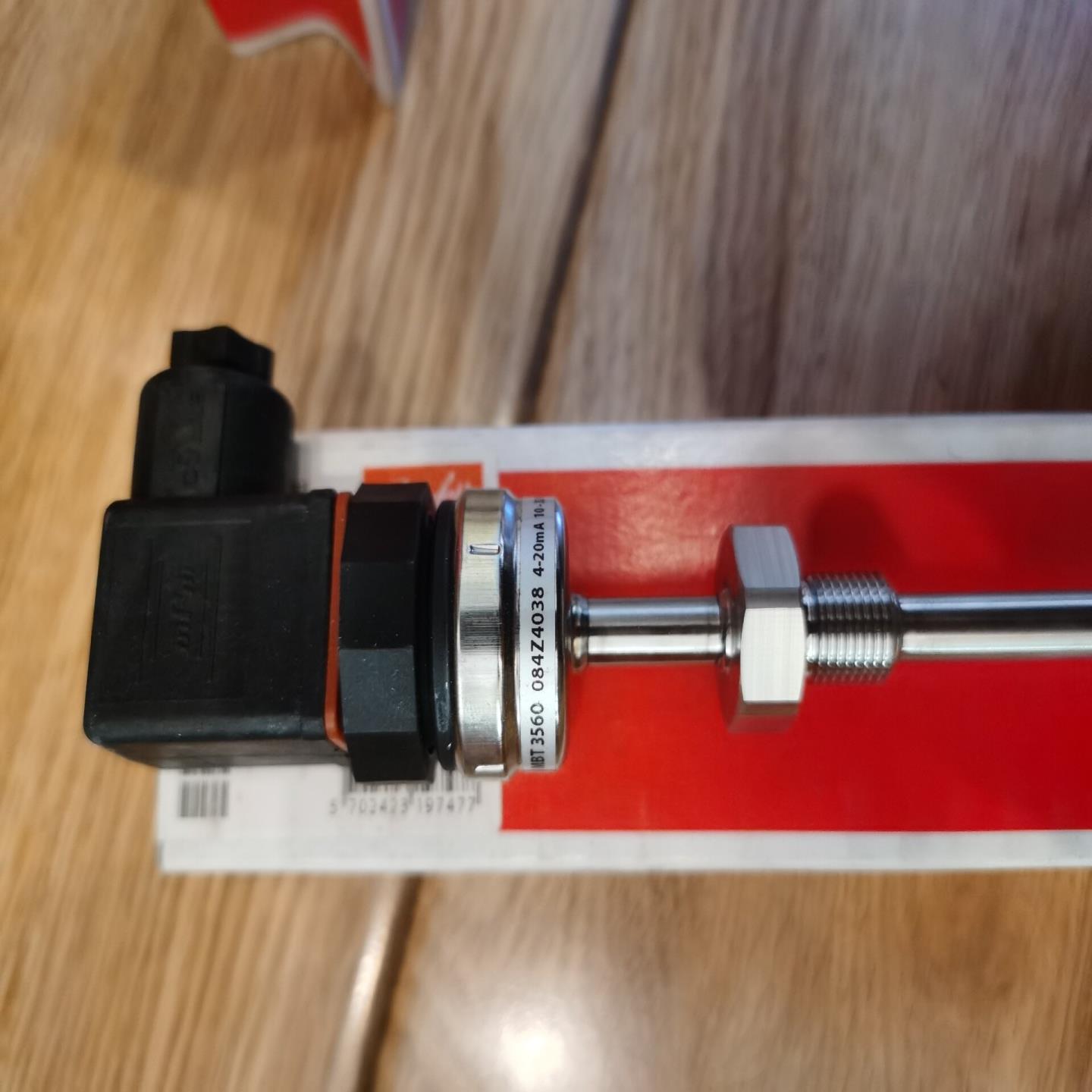 全新丹佛斯温度传感器，mbt3560   084z4038