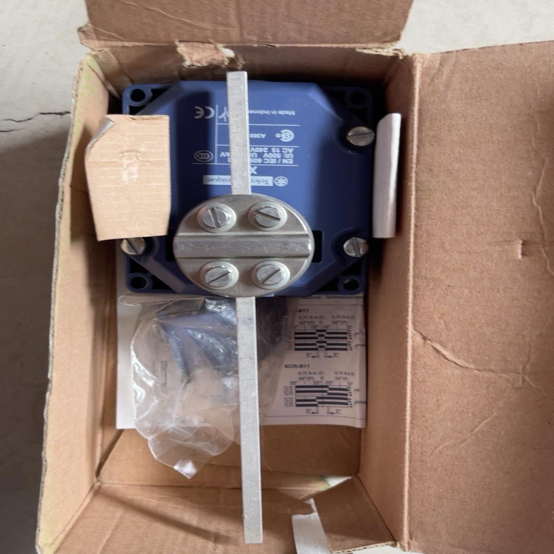 XCRE18 限位开关XCR-E18 全新原装正品 实