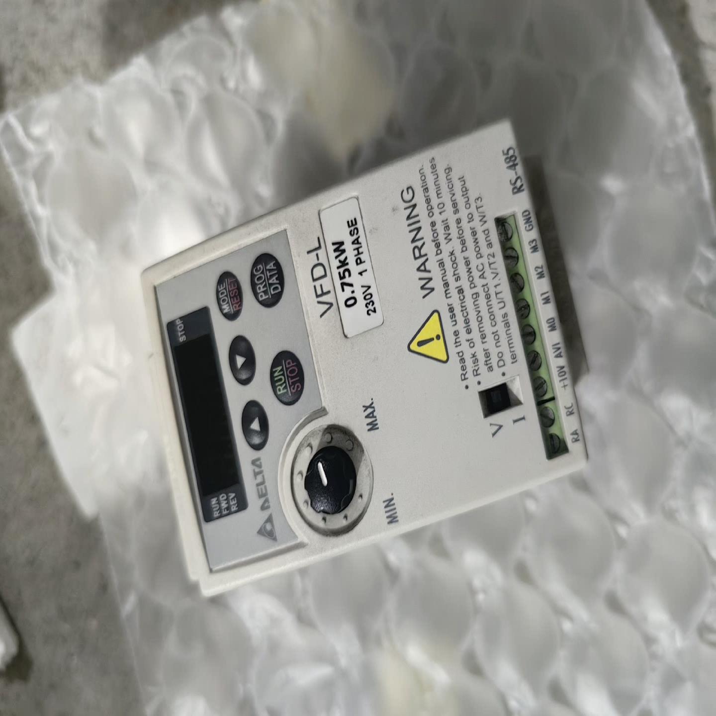 (设备配件)台达变频器 VFD007L21A 质量保证漂亮