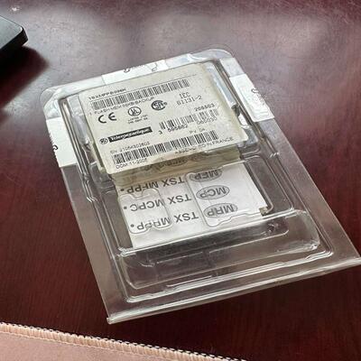 施耐德plc内存卡tsxmfpb096k模块议价