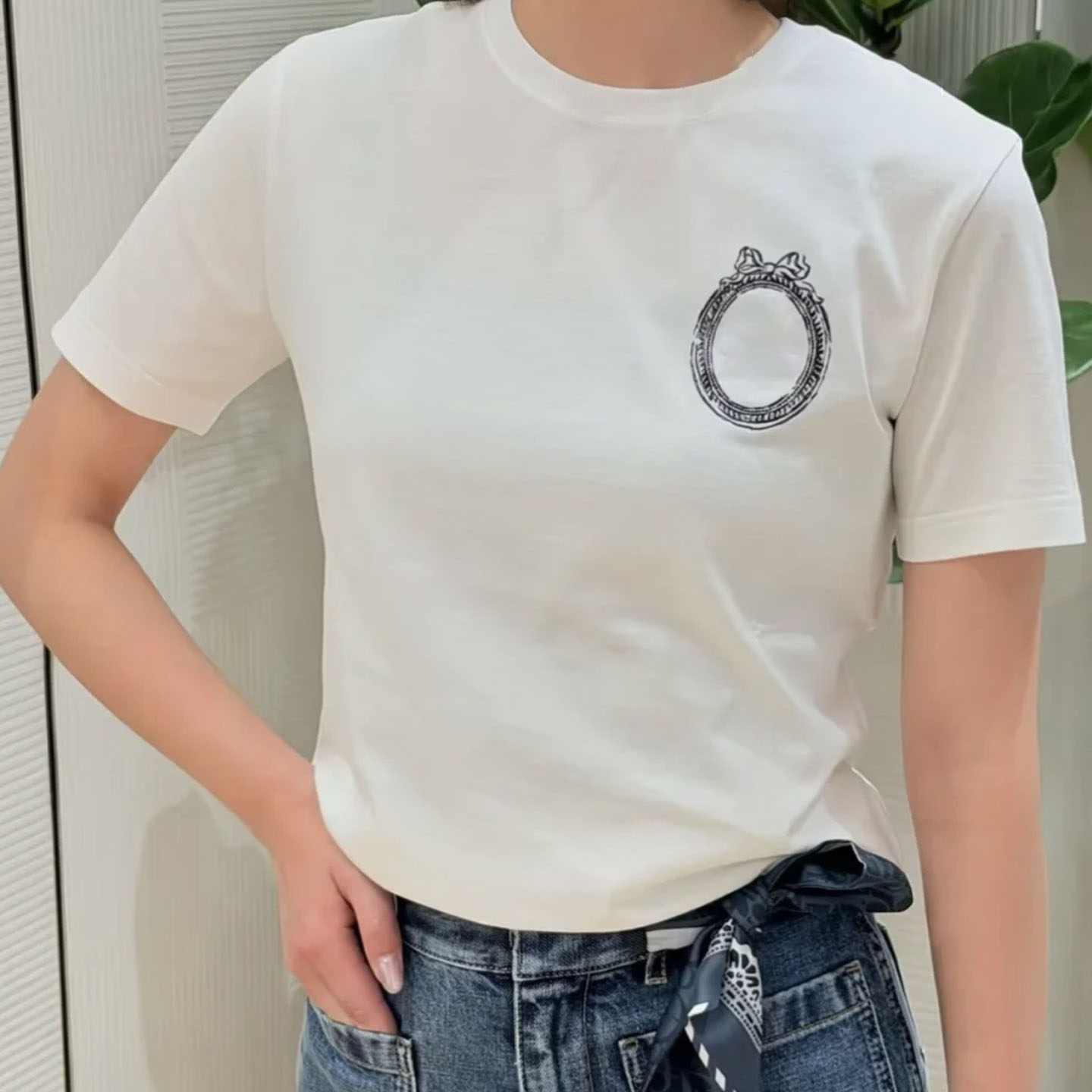 棉质胸口刺绣圆领短袖百搭T恤女