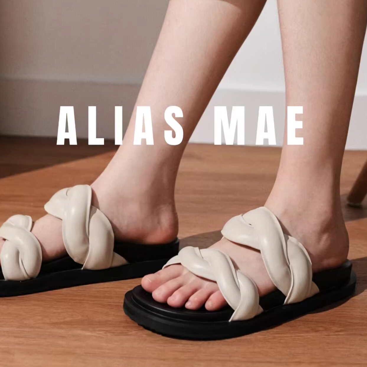 ALIAS MAE扭麻花&middot; 设计师两根带露趾平底真皮女春夏一字拖凉鞋