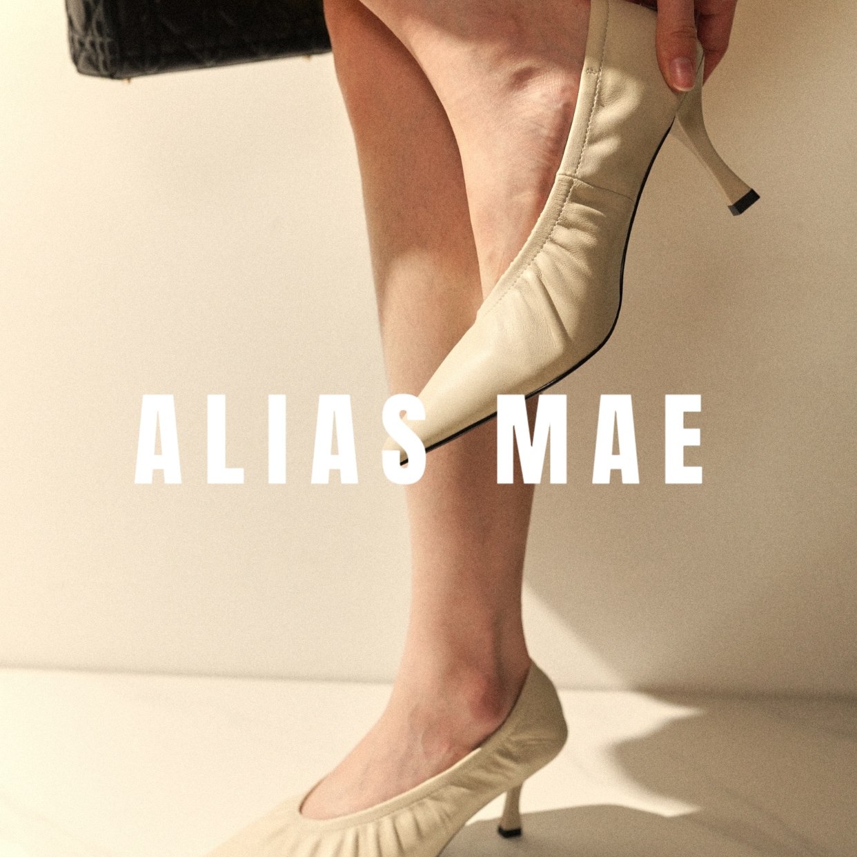 ALIASMAE羊皮尖头细跟浅口