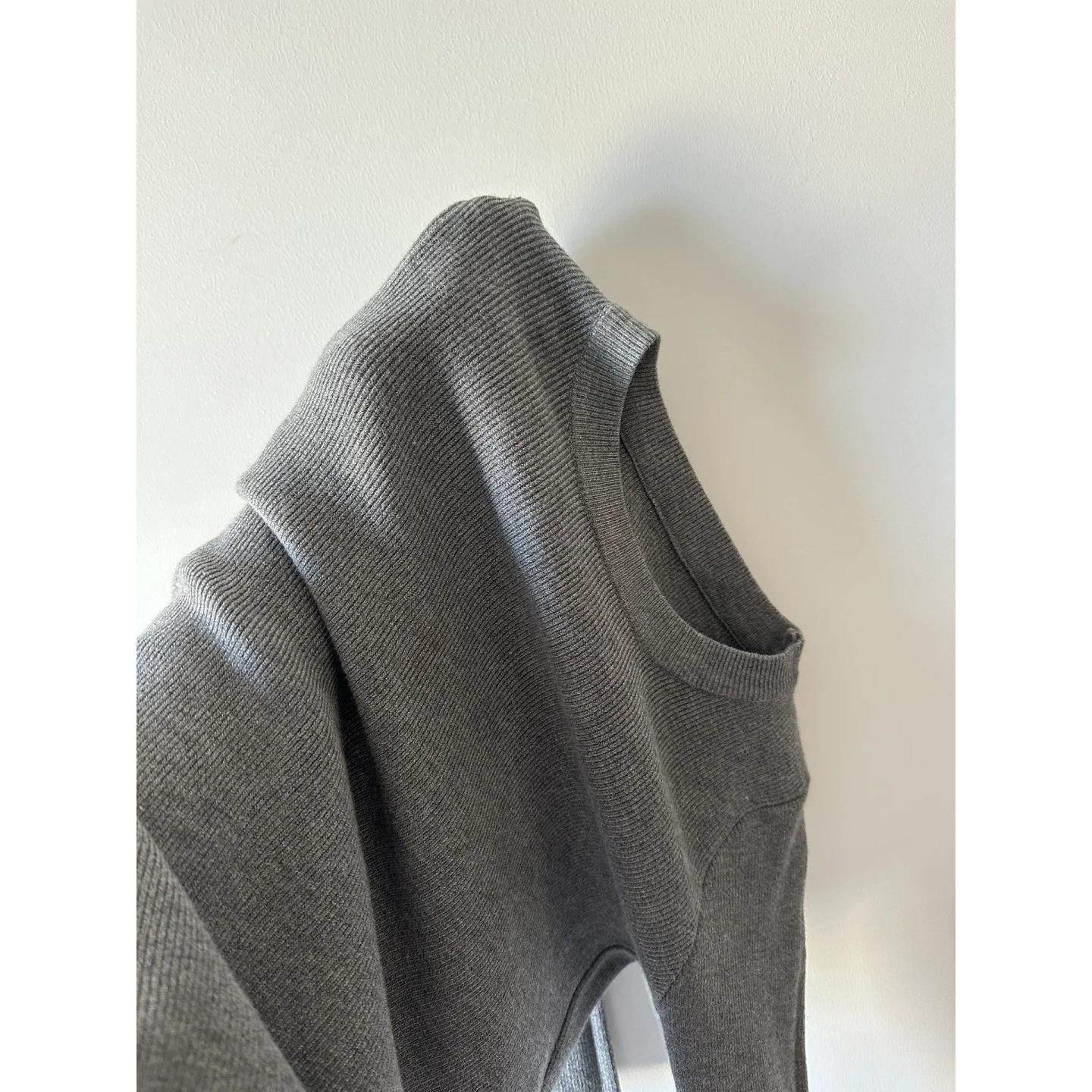 灰色圆领针织衫秋冬修身显瘦正肩长袖打底衫女可外穿软糯毛衣上衣