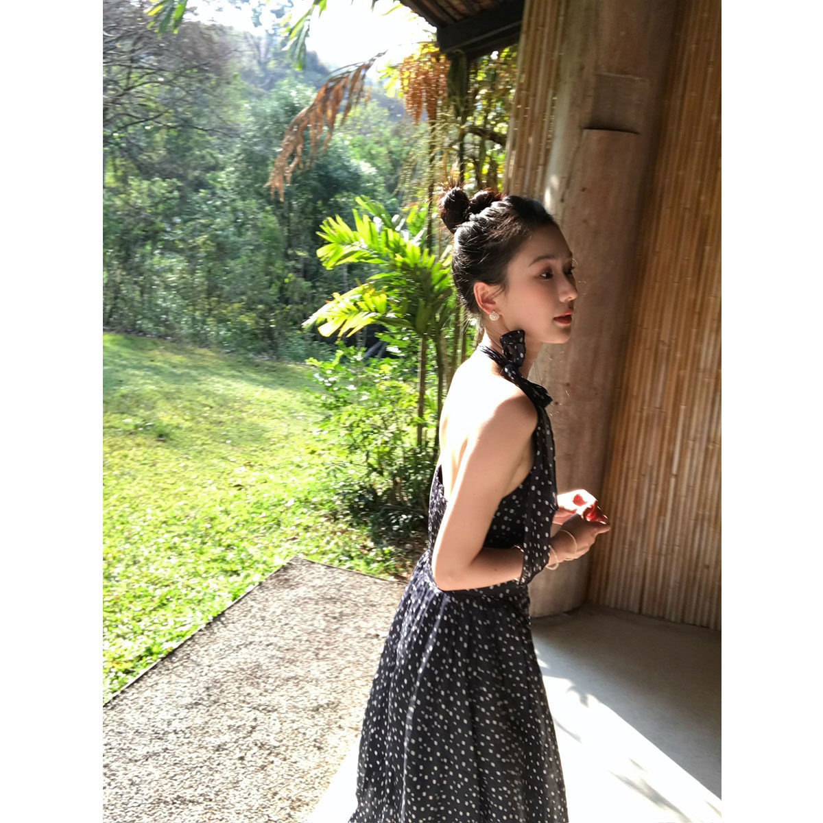 isaro uu 复古波点100苎麻连衣裙~自由绑带挂脖露背度假裙