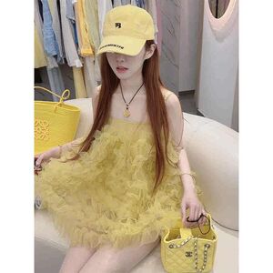 小个子黄色无袖吊带连衣裙女2025夏季度假风法式独特漂亮蓬蓬