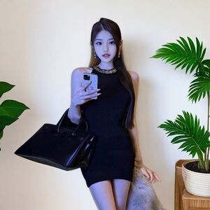 重工挂脖针织连衣裙法式性感御姐范轻奢名媛风宴会礼服裙