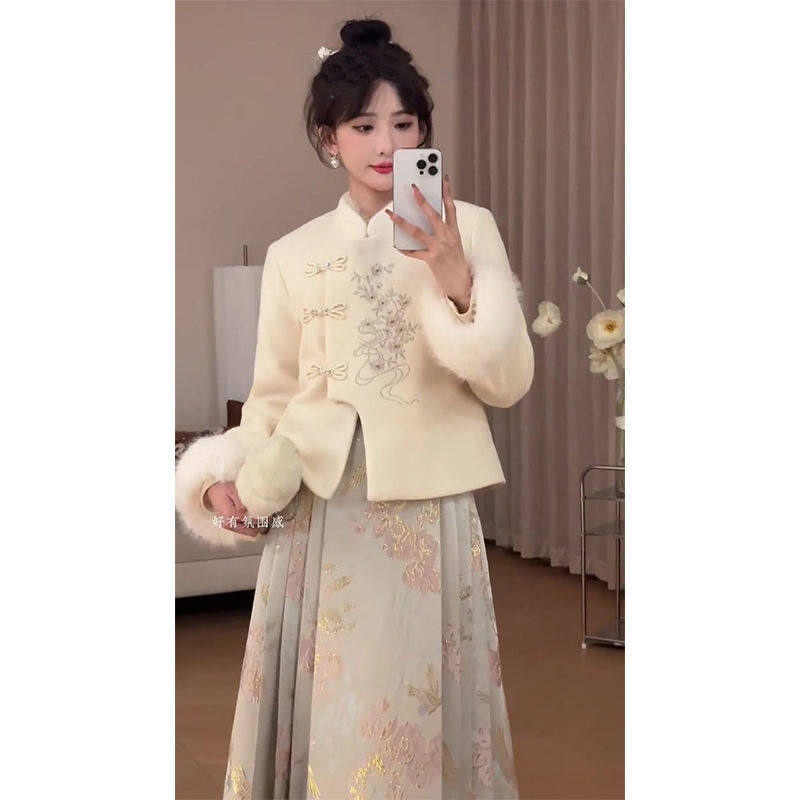 今年流行漂亮新中式国风小香风加厚外套马面裙套装2023新款女秋冬