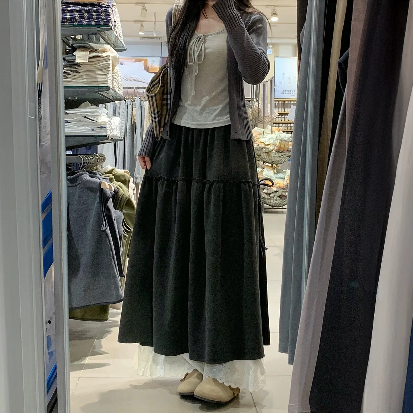 黑色毛呢半身裙女秋冬2026新款简约蕾丝花边a字裙伞裙超美中长裙