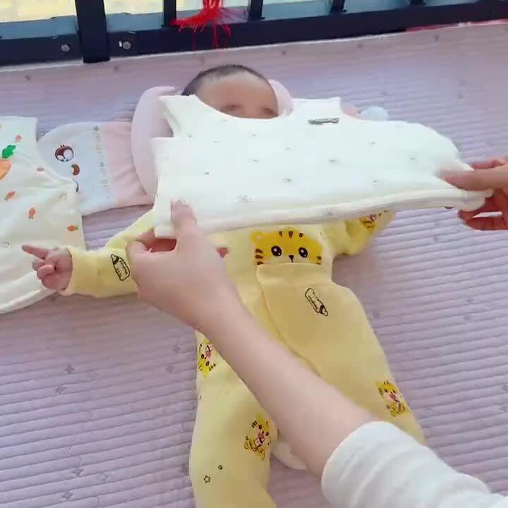 初生婴儿马甲春秋款保暖
