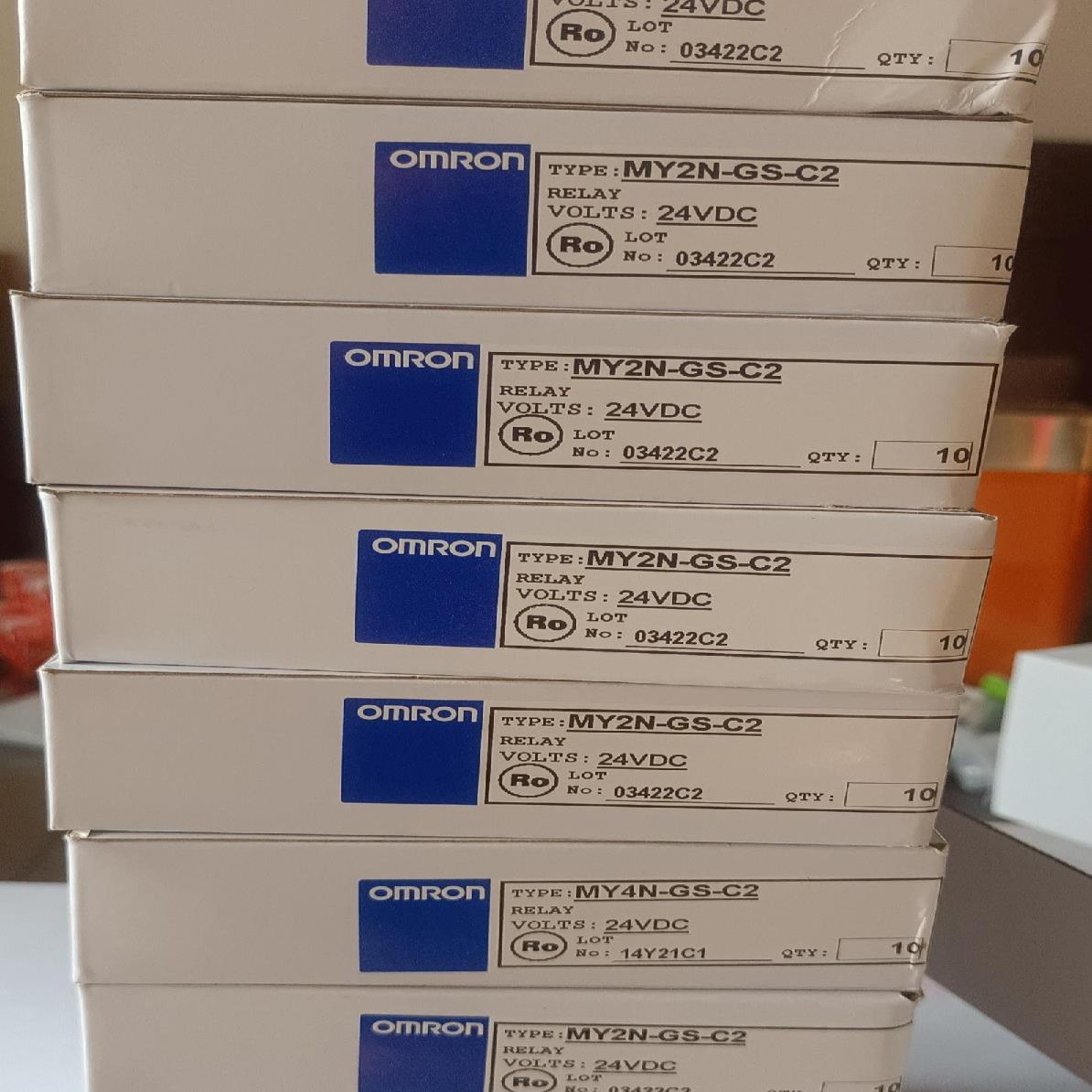 继电器MY2N一GS一C2 24VDC，含底座，20套