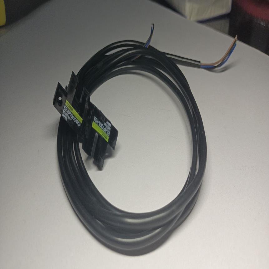 U槽型带线光电开关EE一SPX305  W2A 1M全